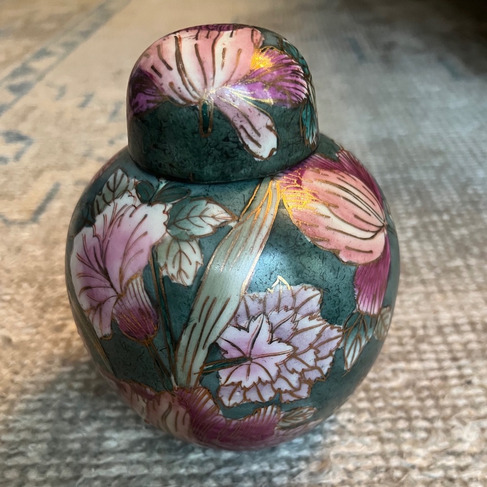 Vintage Chinese Porcelain Ginger Jar Cache Pot Urn  Green/Pink Gilt  Lidded 4.t